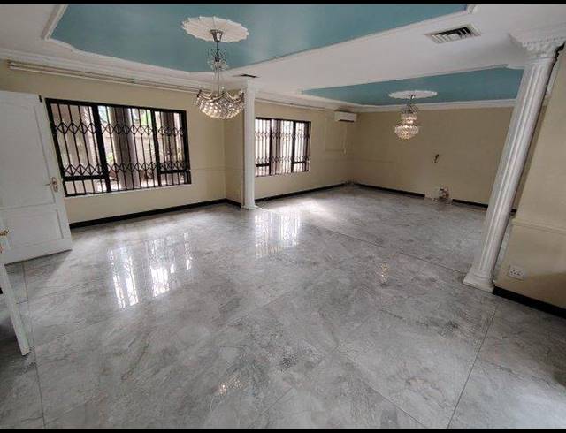 6 BEDROOM HOUSE FOR SALE IN UMHLANGA CENTRAL